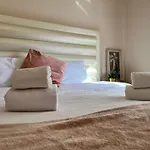 Spacious 2br - Walk To Skanderbeg Square Tirana