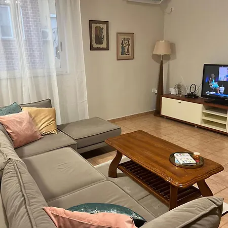 Apartment Take 5 - 2br By Kavaja Str, Sleeps 5 Ppl Tirana