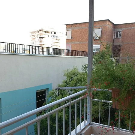 Take 5 - 2br By Kavaja Str, Sleeps 5 Ppl Apartment *