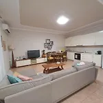Spacious 2br - Walk To Skanderbeg Square *