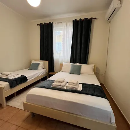 Take 5 - 2br By Kavaja Str, Sleeps 5 Ppl טיראנה
