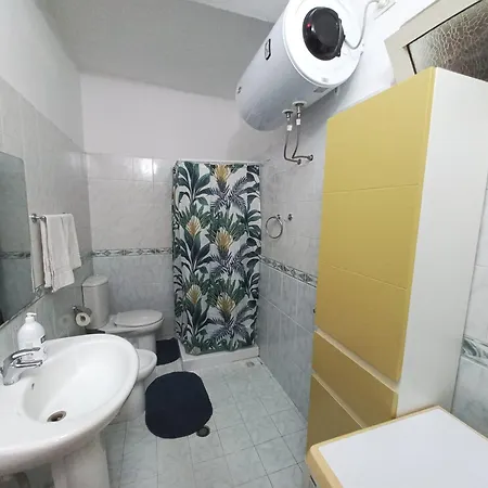 דירה Take 5 - 2br By Kavaja Str, Sleeps 5 Ppl טיראנה