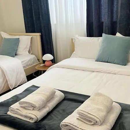 Spacious 2br - Walk To Skanderbeg Square ティラナ