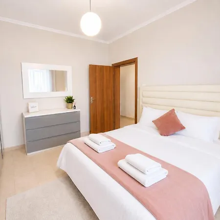 Spacious 2br - Walk To Skanderbeg Square Apartment *