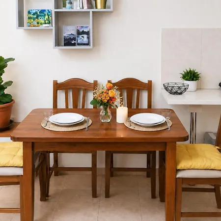 Spacious 2br - Walk To Skanderbeg Square