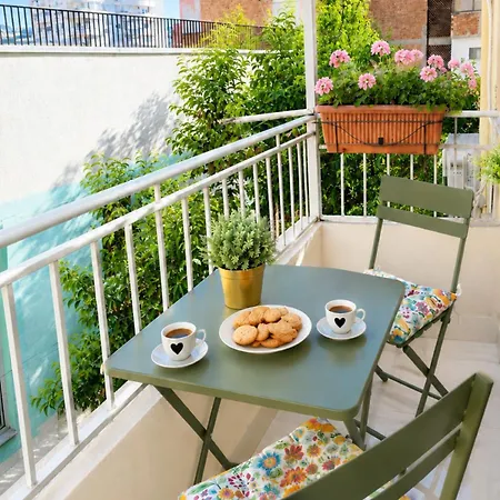 Spacious 2br - Walk To Skanderbeg Square Apartment *