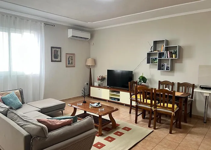 Spacious For Families & Groups Apartmán